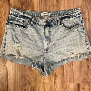 Abercrombie and Fitch curve love “The mom short” high rise size 33/16